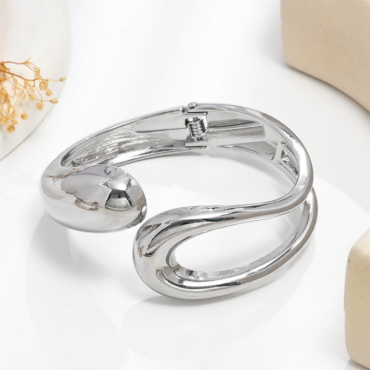 Amaní · Fluid Wave Bracelet